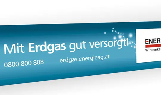 Acrylschild als Sportplatz-Werbetafel