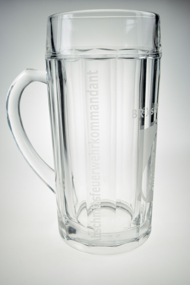 Glasgravur Doppelliter-Bierkrug mit Sandstrahlung und Gravur