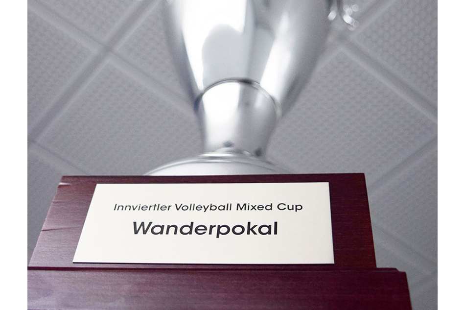 Graviertes Metallschild für Wanderpokal