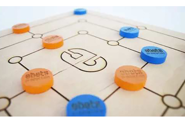 Holz-Brettspiel graviert