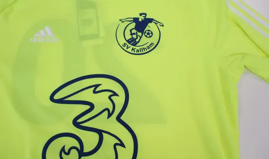 Sponsoren-Flockdruck auf Fußballdressen
