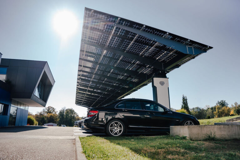 Blog: Energieautark in die Zukunft - Neues PV-Carport bei ebets Gmbh