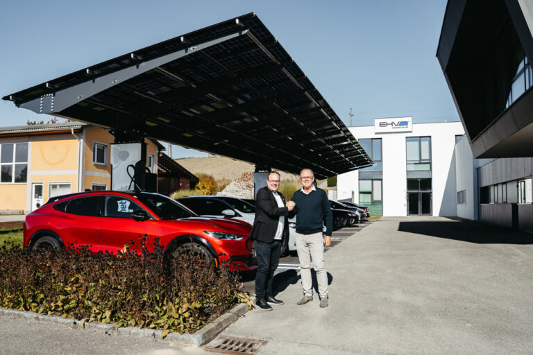 Blog: Energieautark in die Zukunft - Übergabe PV-Carport an die ebets Gmbh
